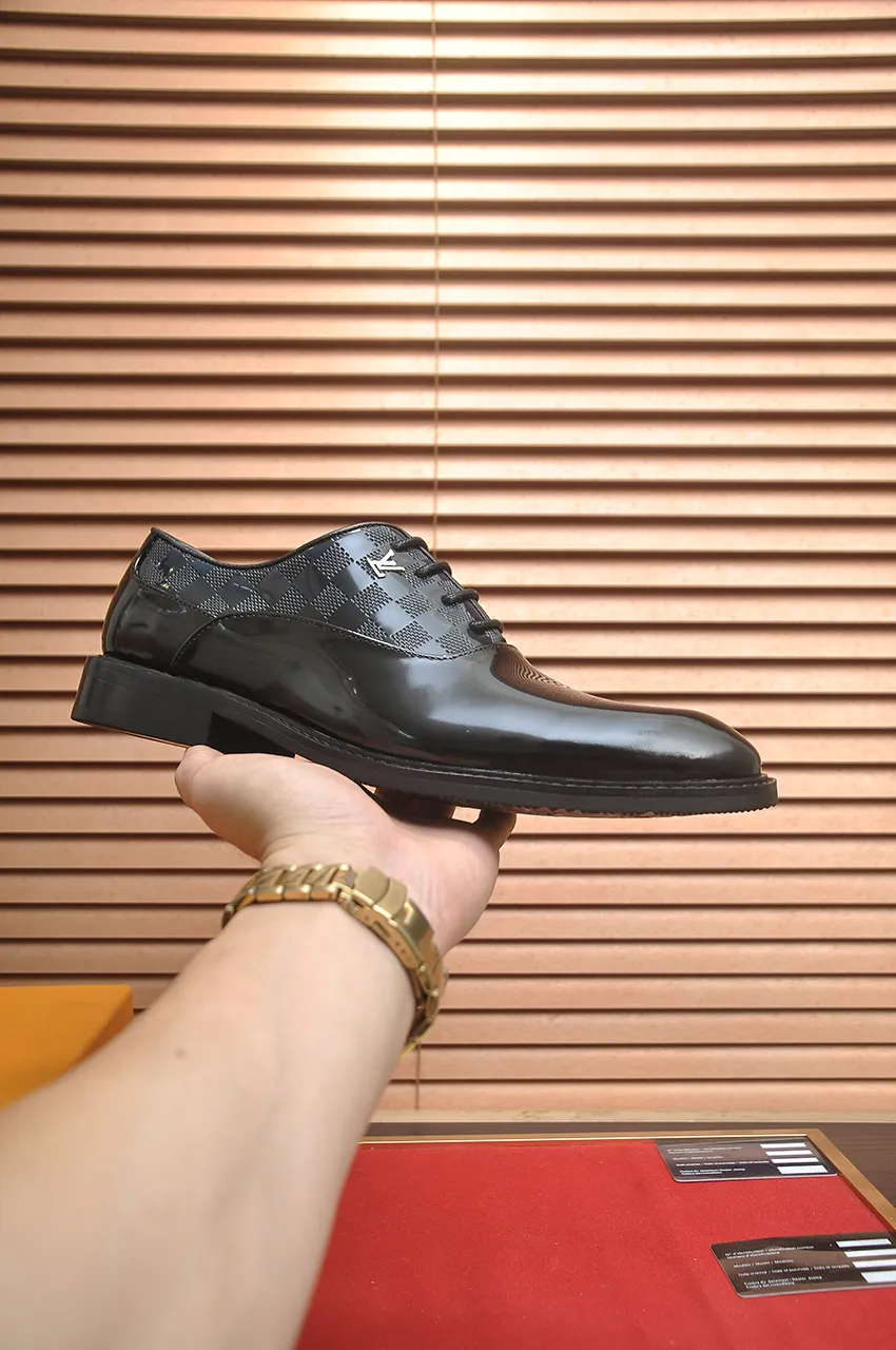 Men's men's shoes 💰460💶 [LV] (all high-end sheep lining) 🍀LV's latest genuine leather business suit shoes are launched simultaneously on the official website. The first-layer cowhide imported from Italy is made of heavy gold, 💥official website 1:1 rubber outsole. Versatile to wear, high-end without losing class, and the color combination is extraordinary. This four-season style is alluring when worn on your feet, showing off your big-name flair. Standard code 38-45 (45 customized)